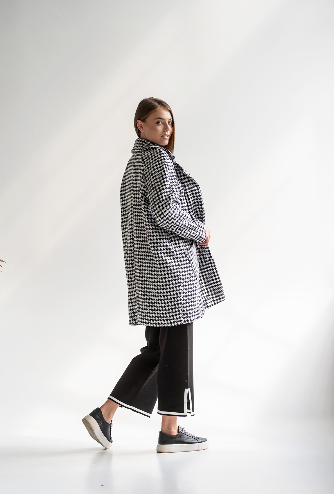 Чорно-біле осіннє пальто —  197494. Maritel. Зображення 1