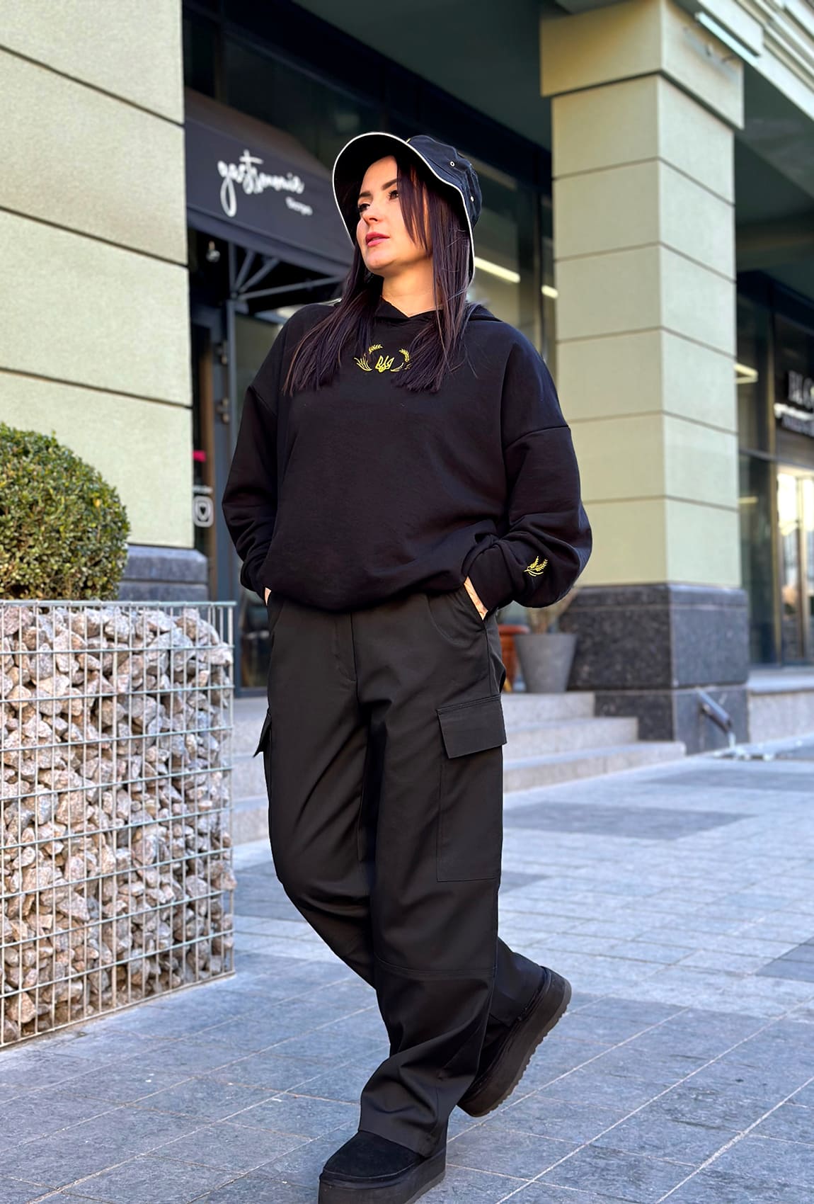 Черная панама с гербом  —  164735. Maritel. Изображенние 1