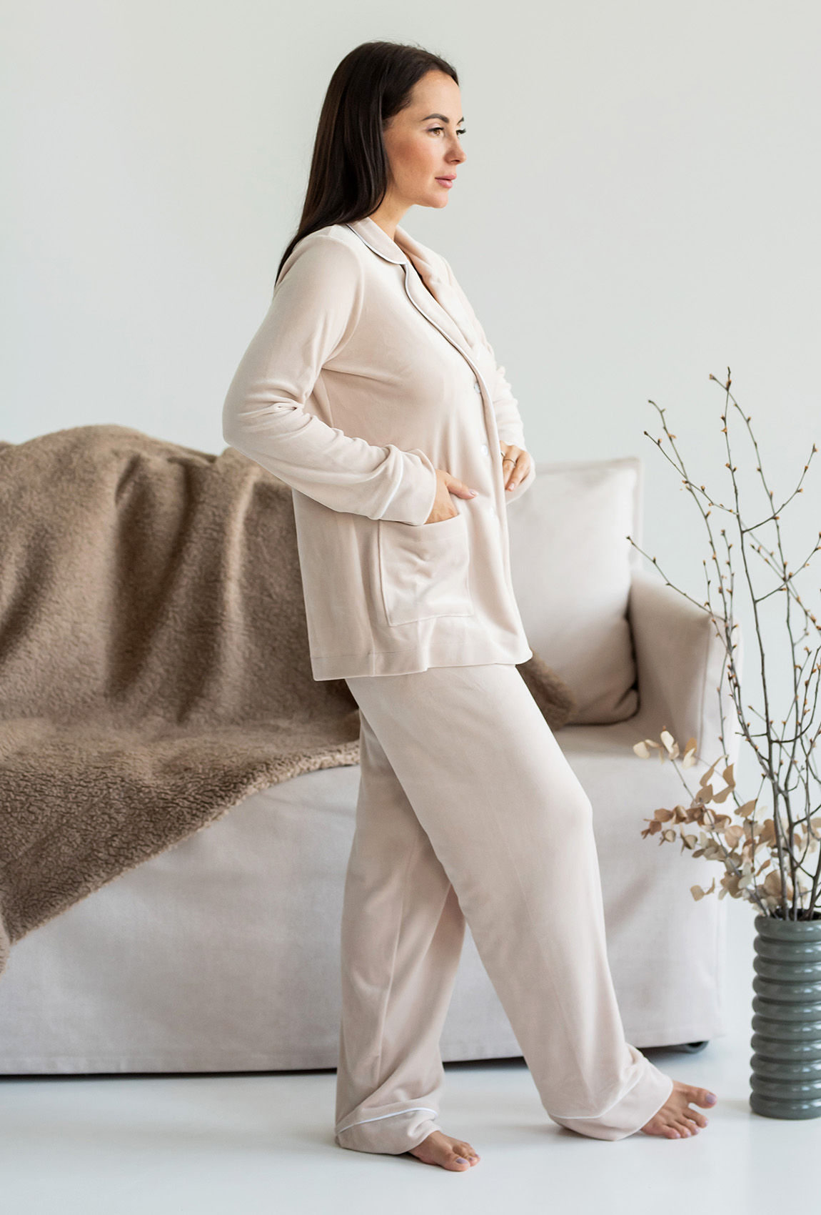 Бежевый костюм кант на пуговицах — 190019. Maritel. Изображенние 1 Бежевый костюм кант на пуговицах — 190019. Maritel. Изображенние 1