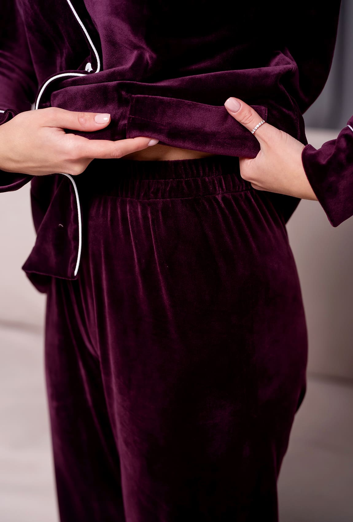 Инжирный костюм кант на пуговицах—  612546. Maritel. Изображенние 1 Инжирный костюм кант на пуговицах—  612546. Maritel. Изображенние 1