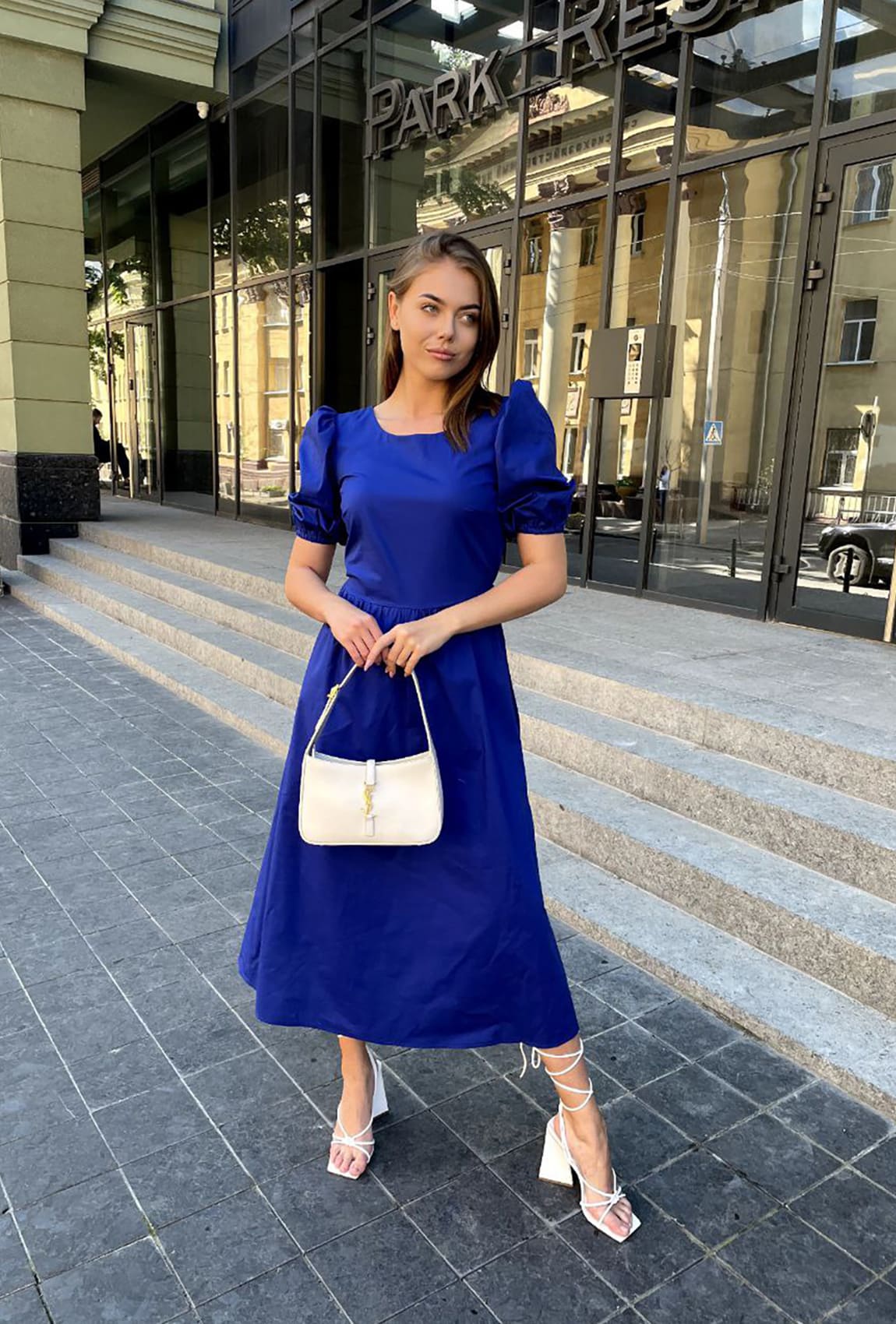 Платье с бантом на спине электрик — 437068. Maritel Платье с бантом на спине электрик — 437068. Maritel