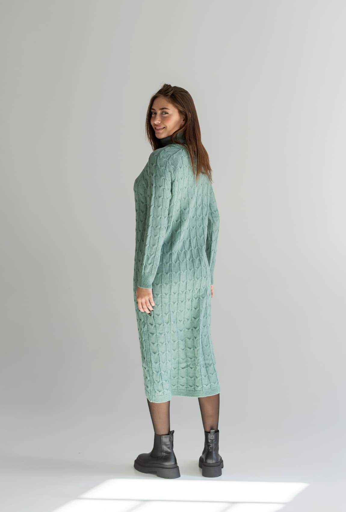 Оливкова сукня міді косичка  —  950975. Maritel. Зображення 1