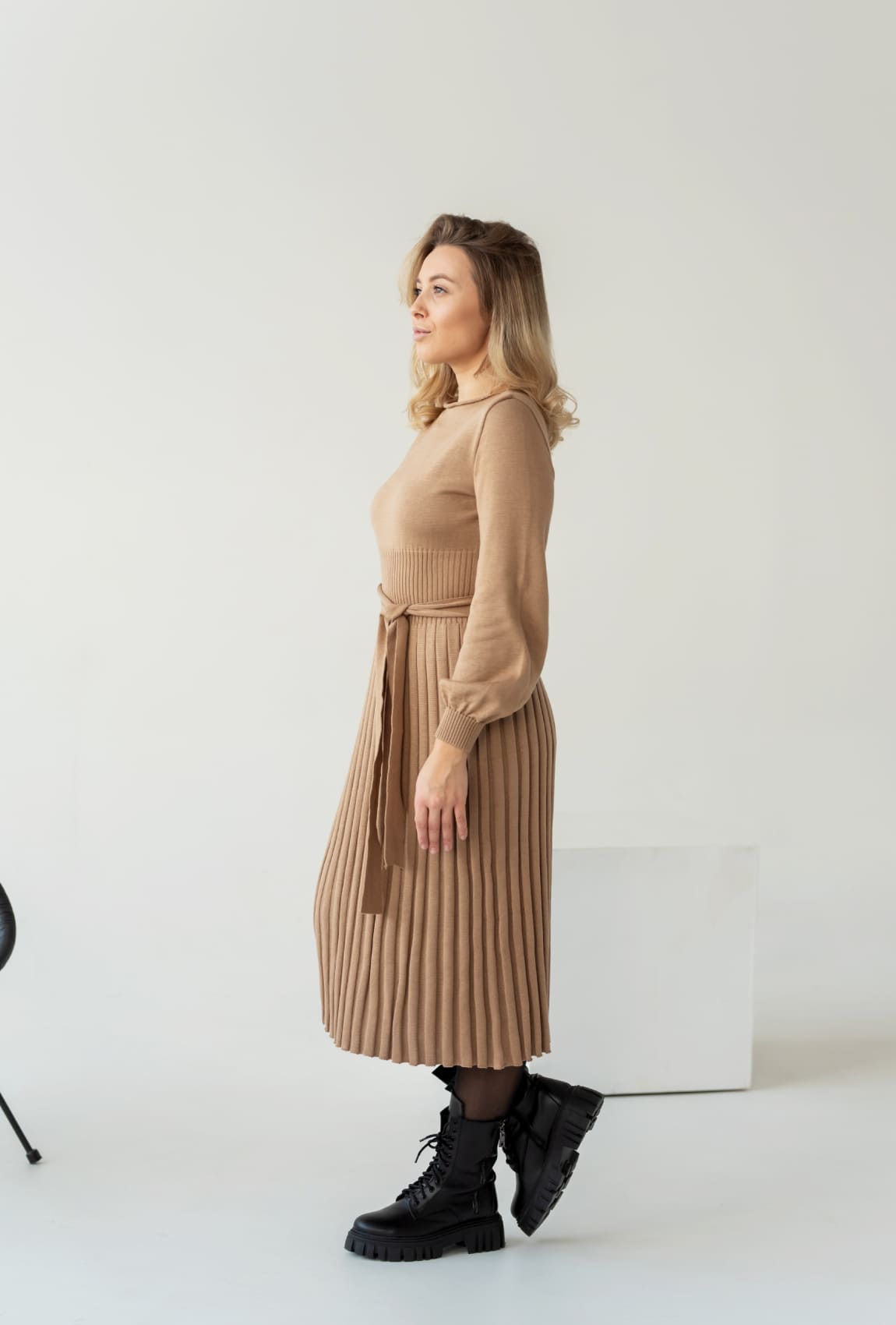 Темно бежева сукня плісе  —  122390. Maritel. Зображення 2