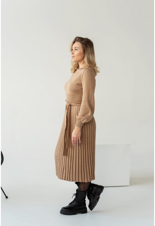 Темно бежева сукня плісе — 122390. Maritel. Зображення 2 Темно бежева сукня плісе — 122390. Maritel. Зображення 2