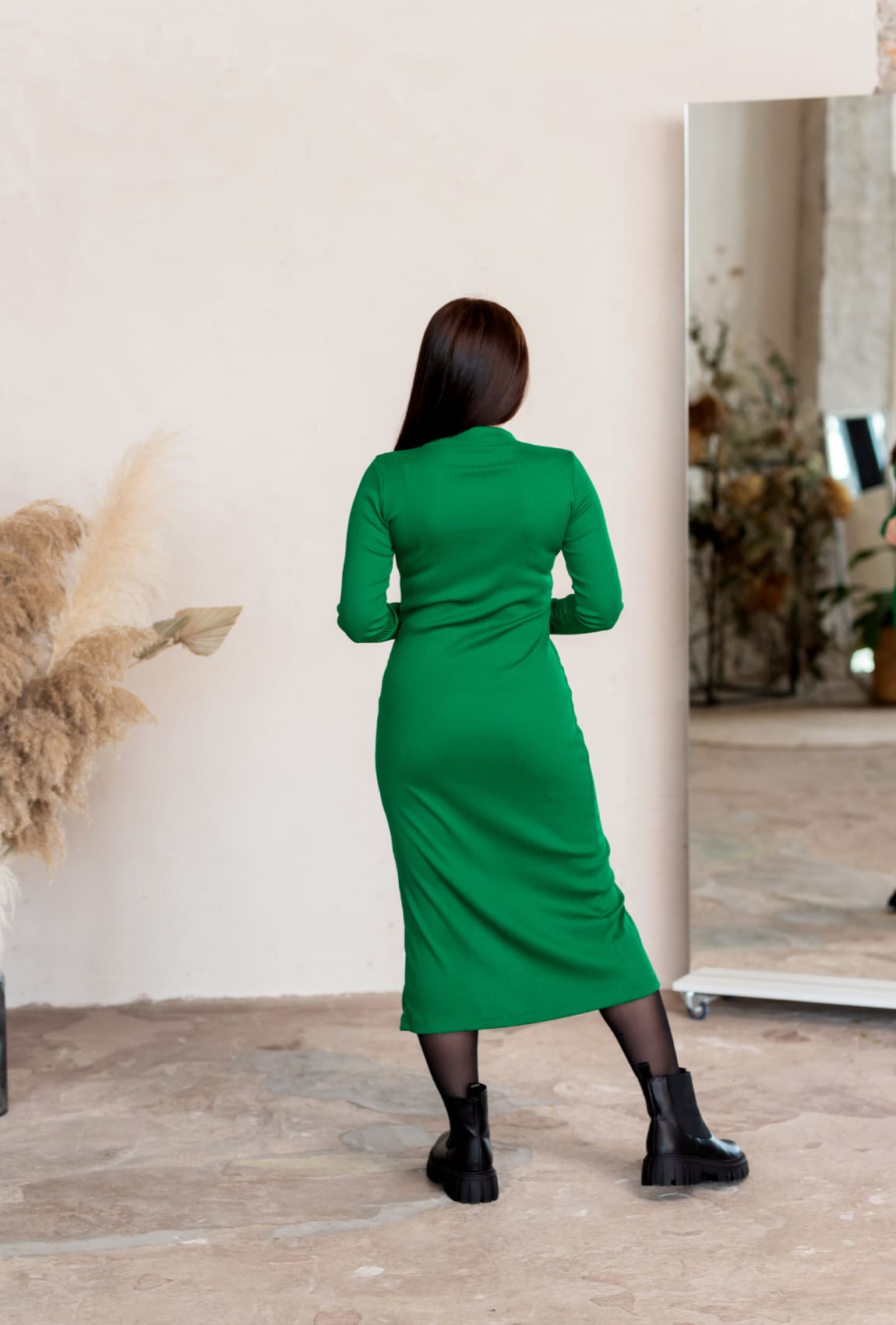 Зелена сукня рубчик з розрізом — 266955. Maritel. Зображення 1 Зелена сукня рубчик з розрізом — 266955. Maritel. Зображення 1