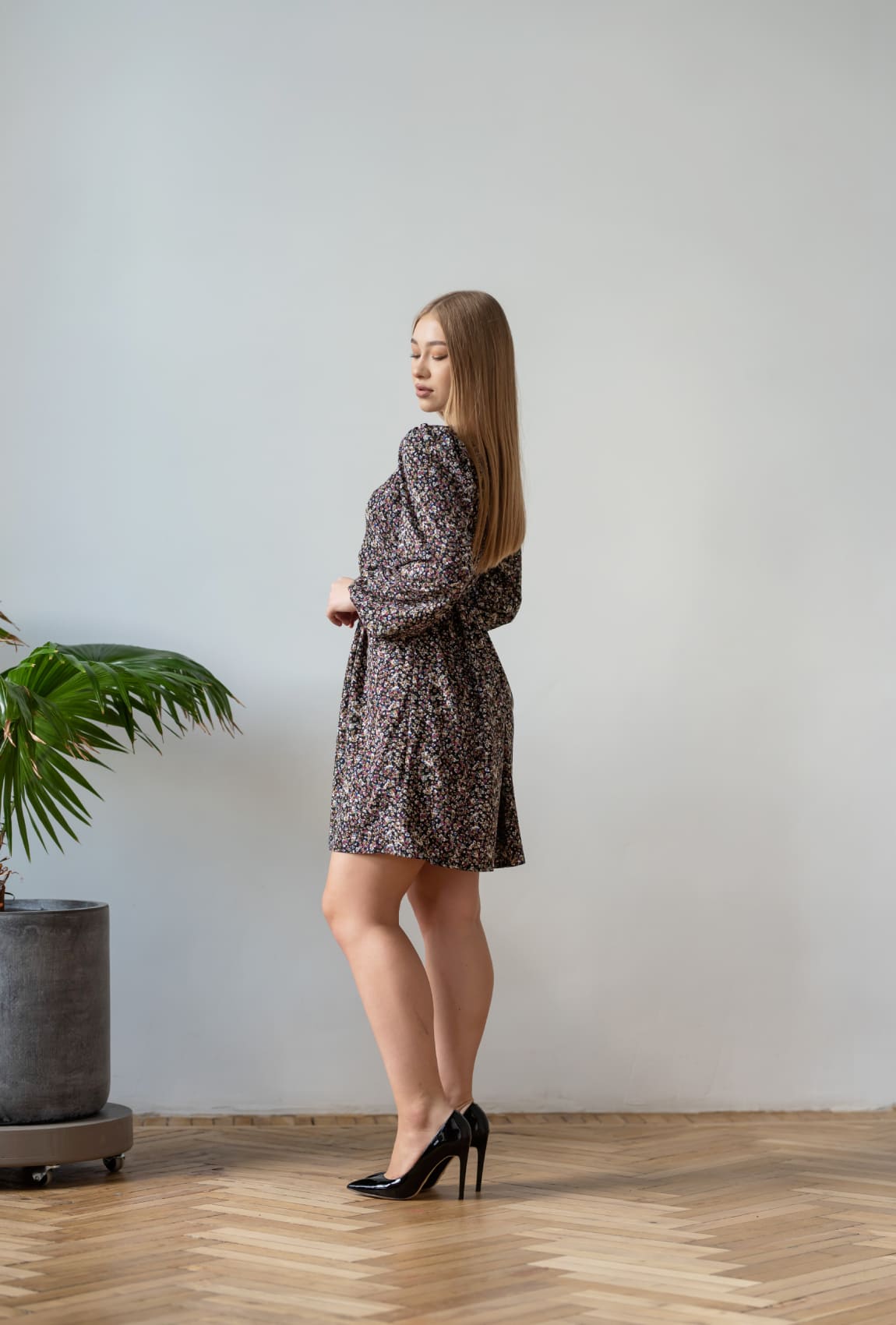 Чорна сукня софт з рукавом у квітку —  267055. Maritel. Зображення 2