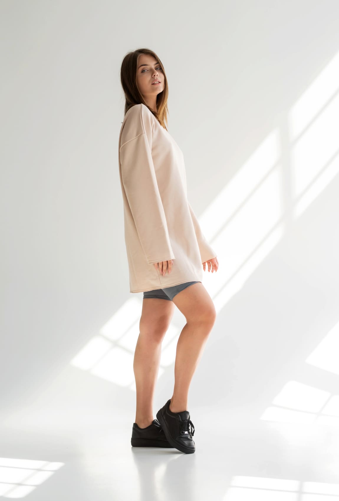 Бежевое опротивное платье —  765434. Maritel. Изображенние 2