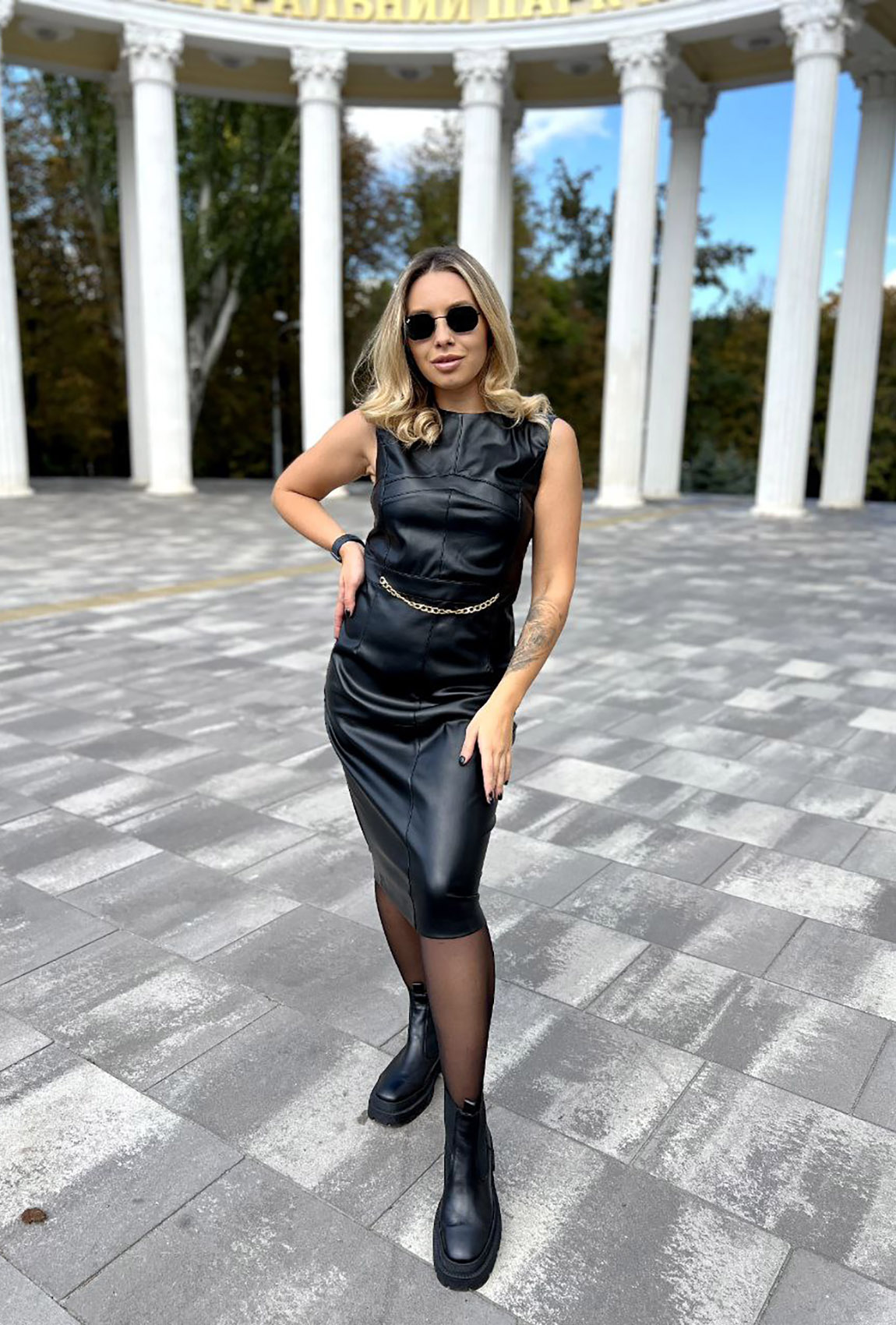 Чорна сукня з ланцюжком — 918560. Maritel Чорна сукня з ланцюжком — 918560. Maritel