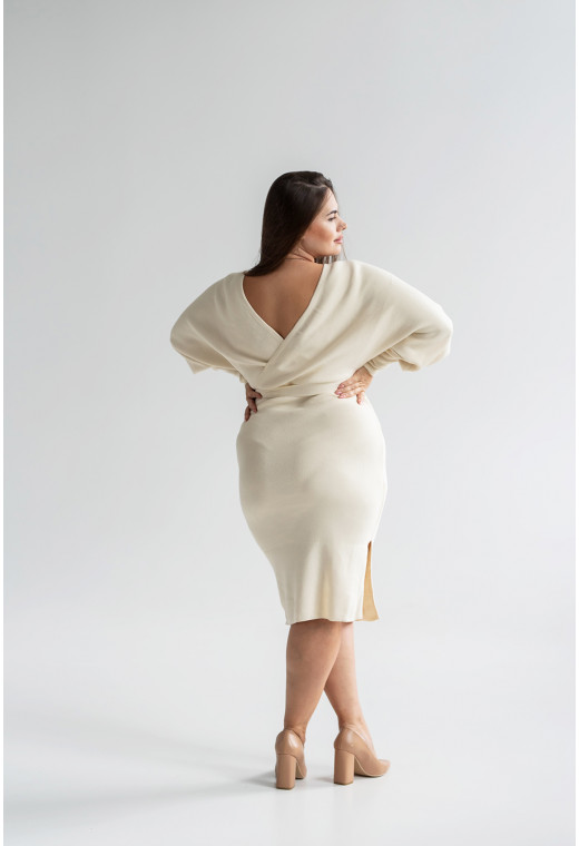 Платье вязаное с V вырезом Молоко — 891160. Maritel. Изображенние 1 Платье вязаное с V вырезом Молоко — 891160. Maritel. Изображенние 1