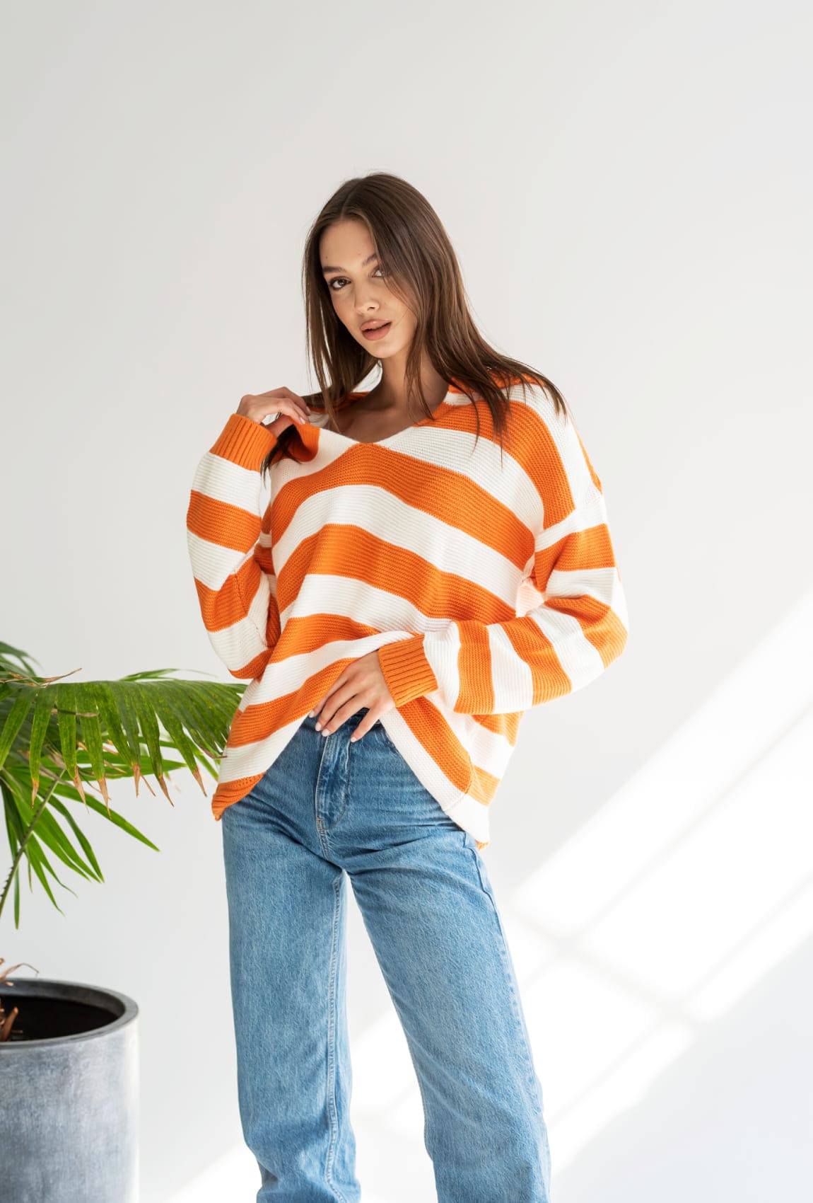 Помаранчевий светр поло в широку полоску — 120662. Maritel Помаранчевий светр поло в широку полоску — 120662. Maritel