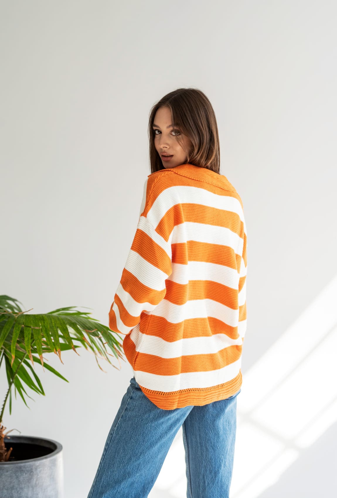 Помаранчевий светр поло в широку полоску — 120662. Maritel. Зображення 2 Помаранчевий светр поло в широку полоску — 120662. Maritel. Зображення 2