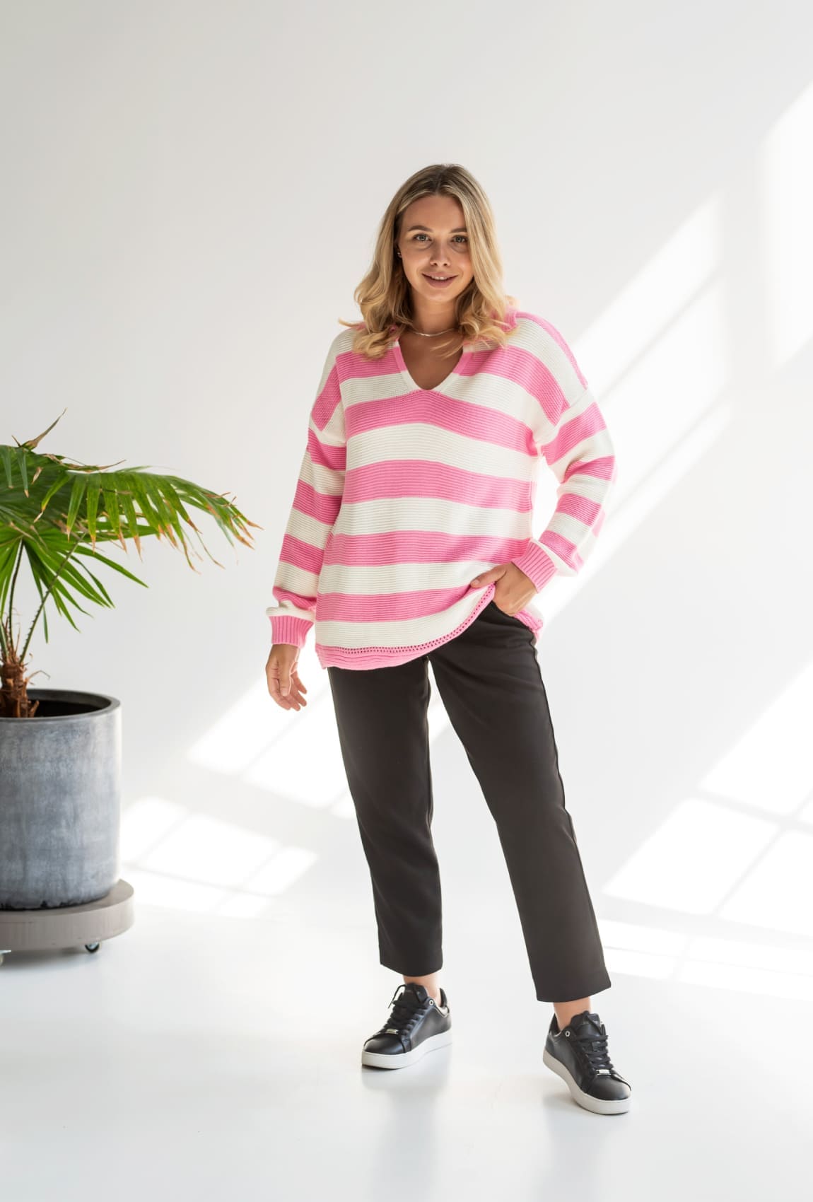 Рожевий светр поло в широку полоску — 822682. Maritel Рожевий светр поло в широку полоску — 822682. Maritel