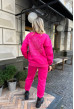 Малиновый костюм футер с принтом на спине (штаны джогера) — 312461. Maritel. Изображенние 2 Малиновый костюм футер с принтом на спине (штаны джогера) — 312461. Maritel. Изображенние 2