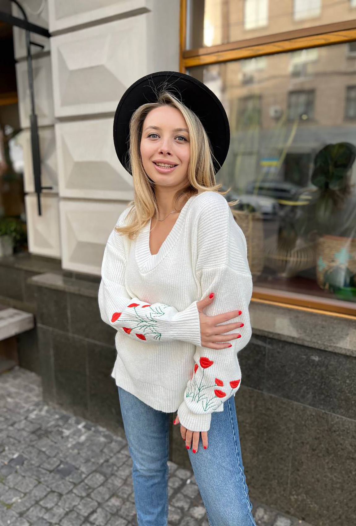 Молочний пуловер з маками — 980556. Maritel Молочний пуловер з маками — 980556. Maritel