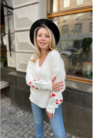 Молочний пуловер з маками. Maritel. Зображення 3