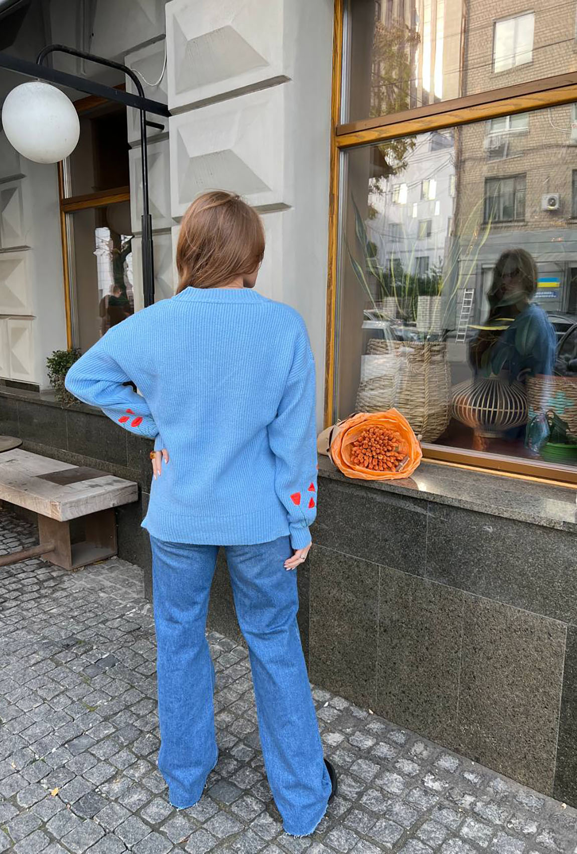 Блакитний пуловер з маками — 851178. Maritel. Зображення 1 Блакитний пуловер з маками — 851178. Maritel. Зображення 1