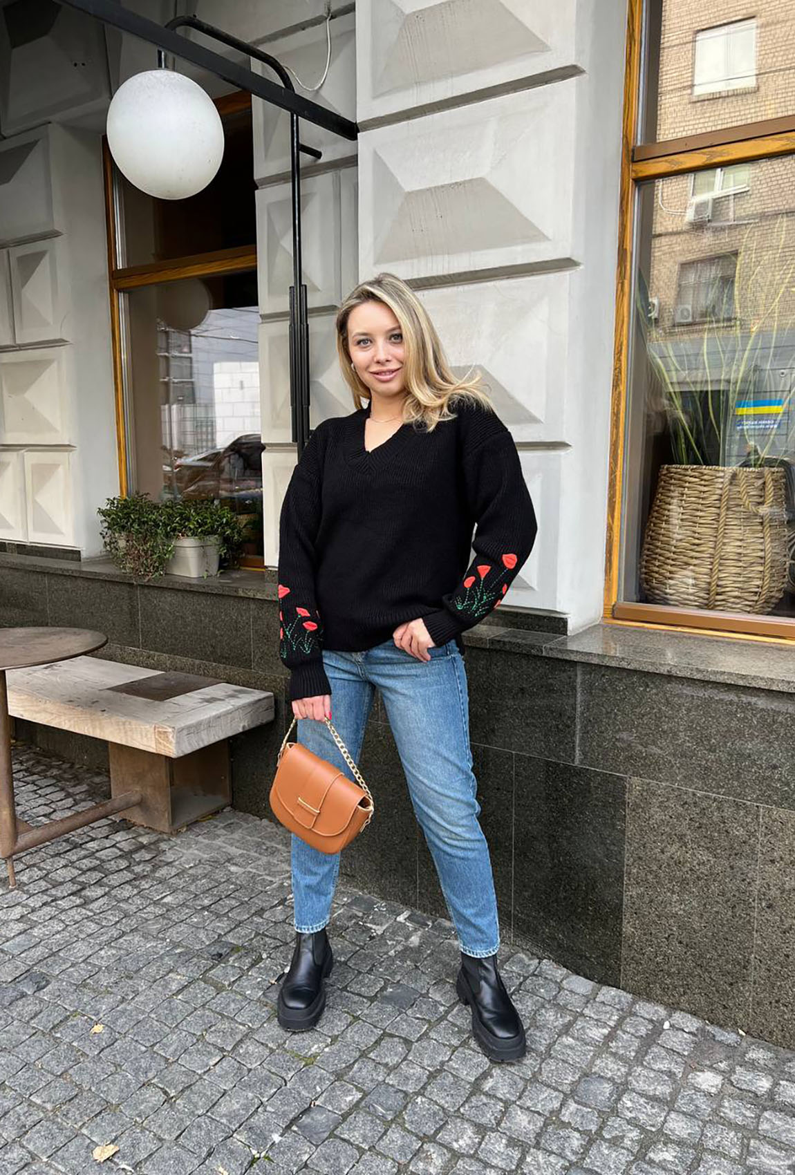 Чорний пуловер з маками — 407516. Maritel Чорний пуловер з маками — 407516. Maritel