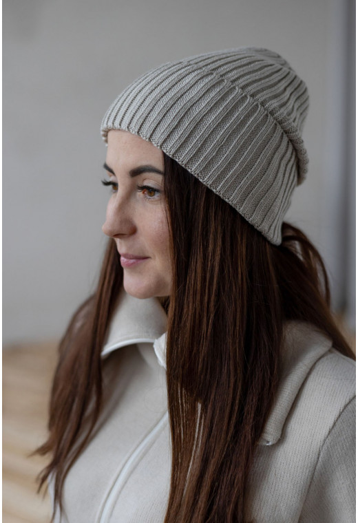 Бежева шапка в'язана в рубчик — 515993. Maritel. Зображення 1 Бежева шапка в'язана в рубчик — 515993. Maritel. Зображення 1