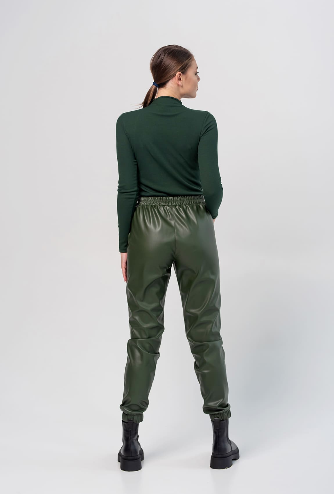 Штани джогери екошкіра хакі — 602782. Maritel. Зображення 2 Штани джогери екошкіра хакі — 602782. Maritel. Зображення 2