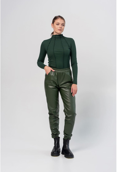 Брюки джогеры экокожа хаки. Maritel. Изображенние 8 Брюки джогеры экокожа хаки. Maritel. Изображенние 8