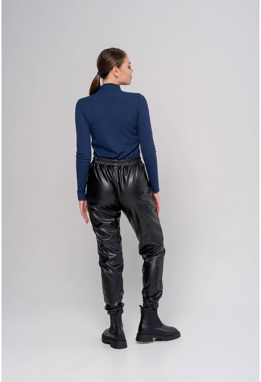 Чорні шкіряні штани джогери — 848536. Maritel. Зображення 1 Чорні шкіряні штани джогери — 848536. Maritel. Зображення 1