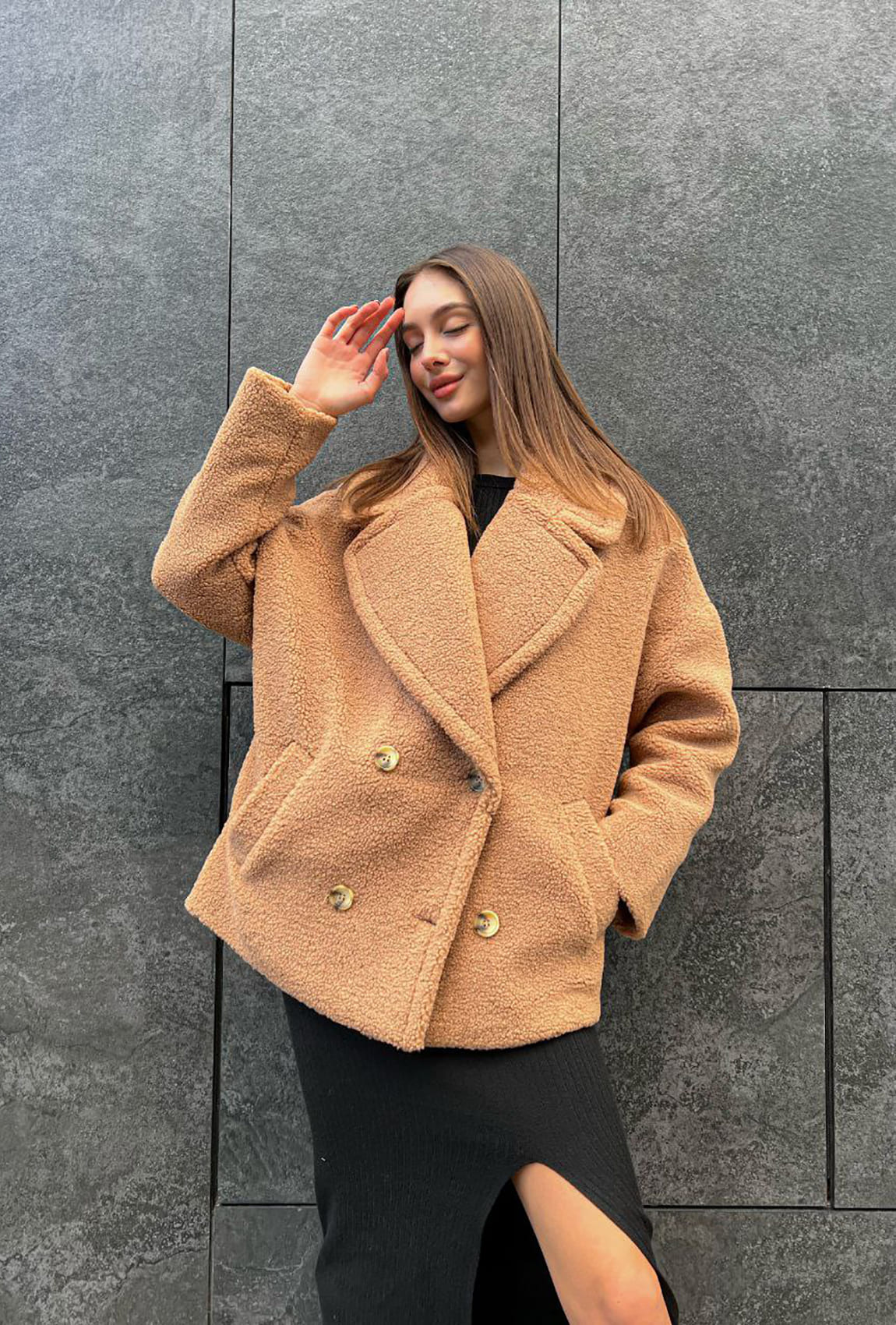 Коротка коричнева шуба з овчини — 619137. Maritel. Зображення 2 Коротка коричнева шуба з овчини — 619137. Maritel. Зображення 2