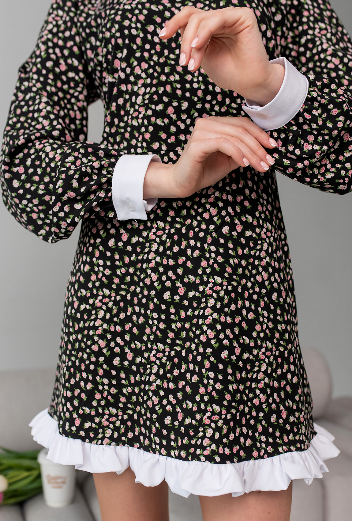 Черное платье софт в бело-розовый цветок —  902921. Maritel. Изображенние 2