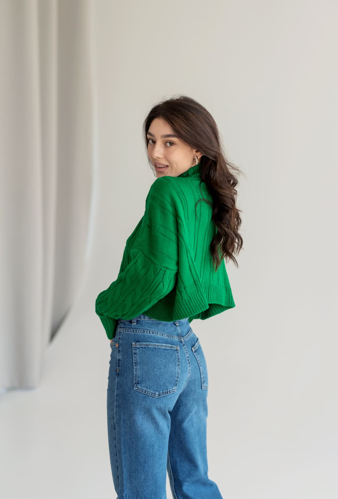 Зелений светр короткий коса — 712238. Maritel. Зображення 1 Зелений светр короткий коса — 712238. Maritel. Зображення 1