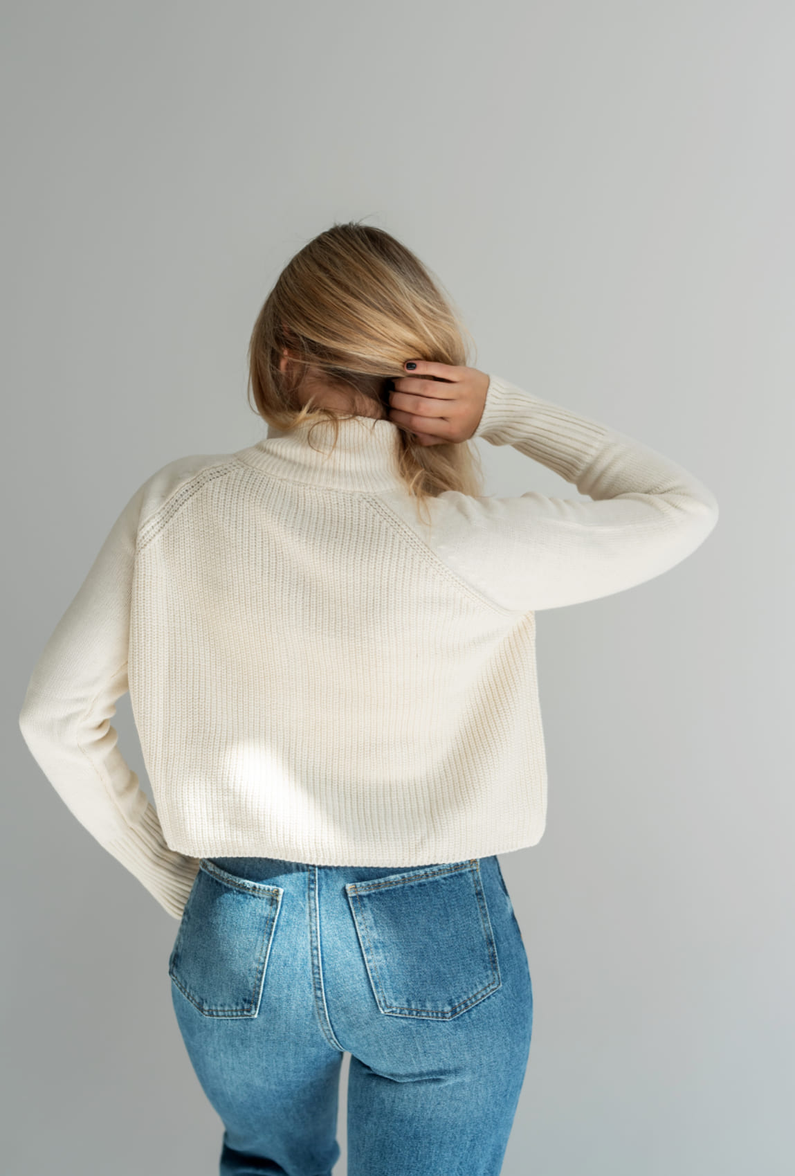 Молочний короткий светр на блискавці — 478026. Maritel. Зображення 1 Молочний короткий светр на блискавці — 478026. Maritel. Зображення 1