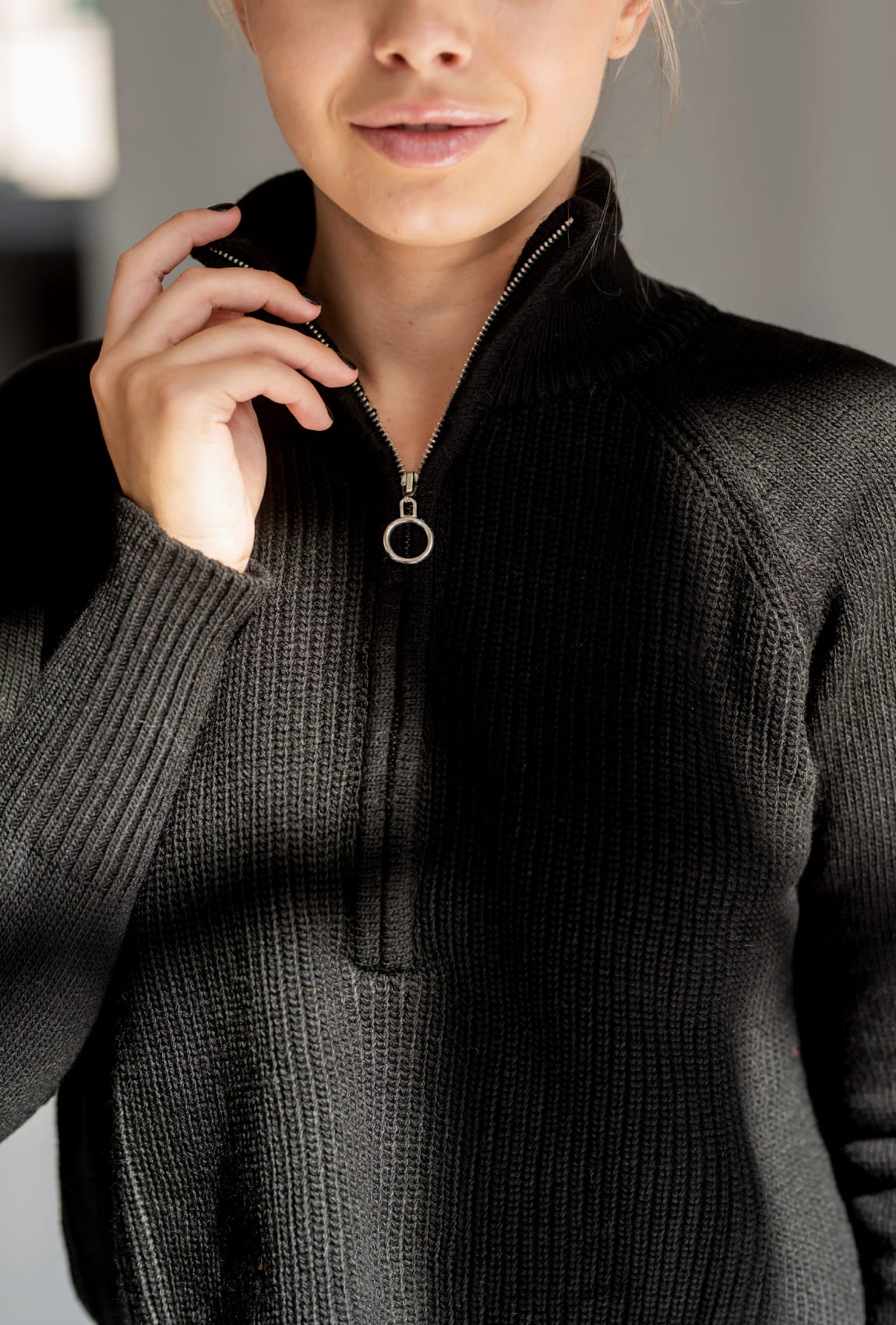 Чорний короткий светр на блискавці — 890278. Maritel. Зображення 2 Чорний короткий светр на блискавці — 890278. Maritel. Зображення 2