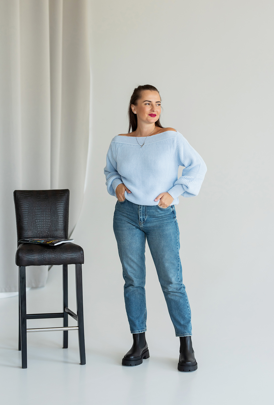 Блакитний светр з відкритими плечима — 770645. Maritel Блакитний светр з відкритими плечима — 770645. Maritel