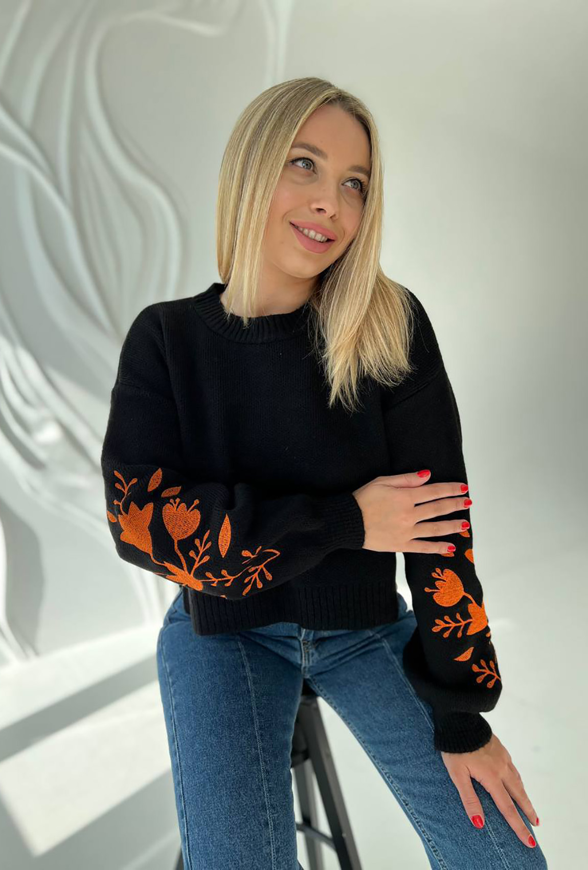 Чорний светр із вишивкою — 452332. Maritel Чорний светр із вишивкою — 452332. Maritel
