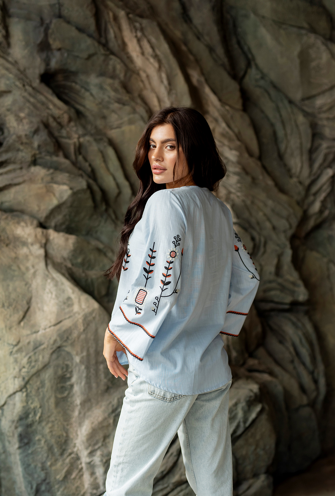 Голубая вышиванка с подсолнухом — 702023. Maritel. Изображенние 5 Голубая вышиванка с подсолнухом — 702023. Maritel. Изображенние 5