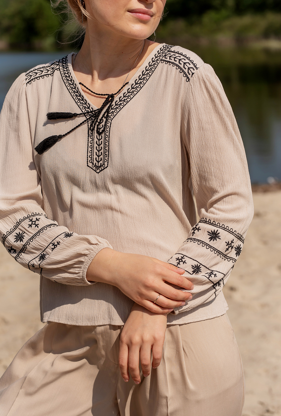 Бежевая вышиванка — 647391. Maritel. Изображенние 2 Бежевая вышиванка — 647391. Maritel. Изображенние 2