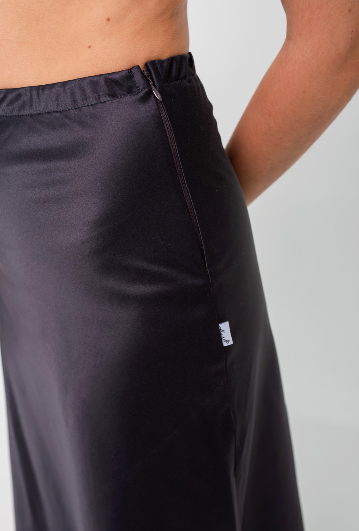 Черная шелковая юбка — 449681. Maritel. Изображенние 2 Черная шелковая юбка — 449681. Maritel. Изображенние 2