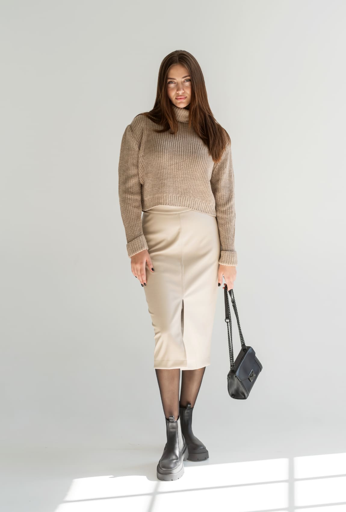 Бежевая юбка из экокожи — 812240. Maritel Бежевая юбка из экокожи — 812240. Maritel