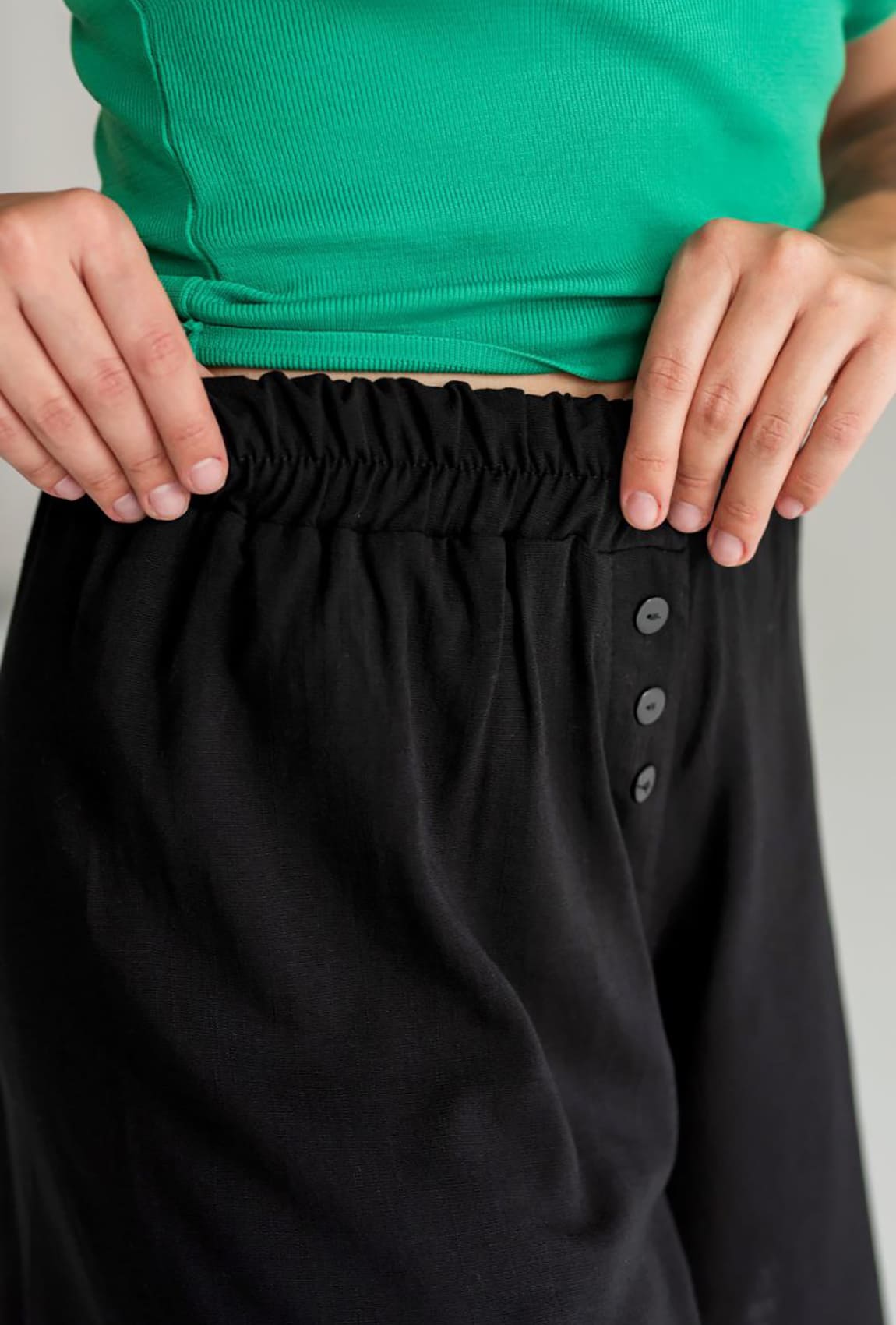 Чорні лляні шорти спідниця — 720639. Maritel. Зображення 1 Чорні лляні шорти спідниця — 720639. Maritel. Зображення 1