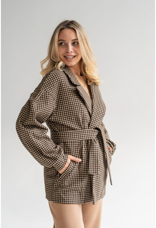 Коричнево-бежевый жакет с поясом —  835755. Maritel. Изображенние 1 Коричнево-бежевый жакет с поясом —  835755. Maritel. Изображенние 1