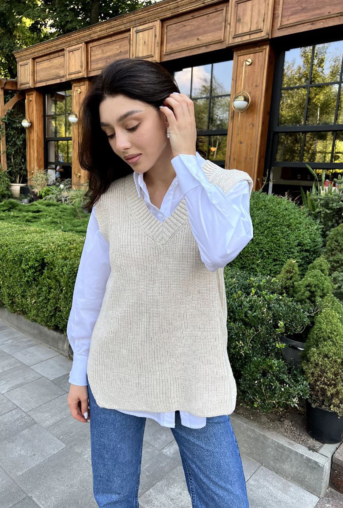 Бежева жилетка з розрізами —  998614. Maritel. Зображення 1 Бежева жилетка з розрізами —  998614. Maritel. Зображення 1