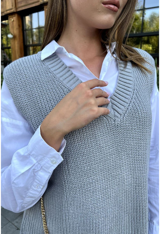 Серая жилетка с разрезами — 237087. Maritel. Изображенние 2 Серая жилетка с разрезами — 237087. Maritel. Изображенние 2