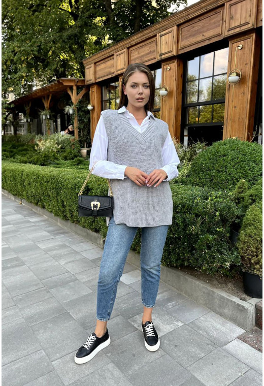 Серая жилетка с разрезами — 237087. Maritel. Изображенние 1 Серая жилетка с разрезами — 237087. Maritel. Изображенние 1