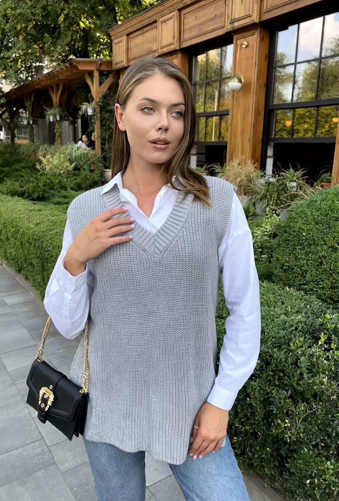 Сіра жилетка з розрізами —  237087. Maritel Сіра жилетка з розрізами —  237087. Maritel