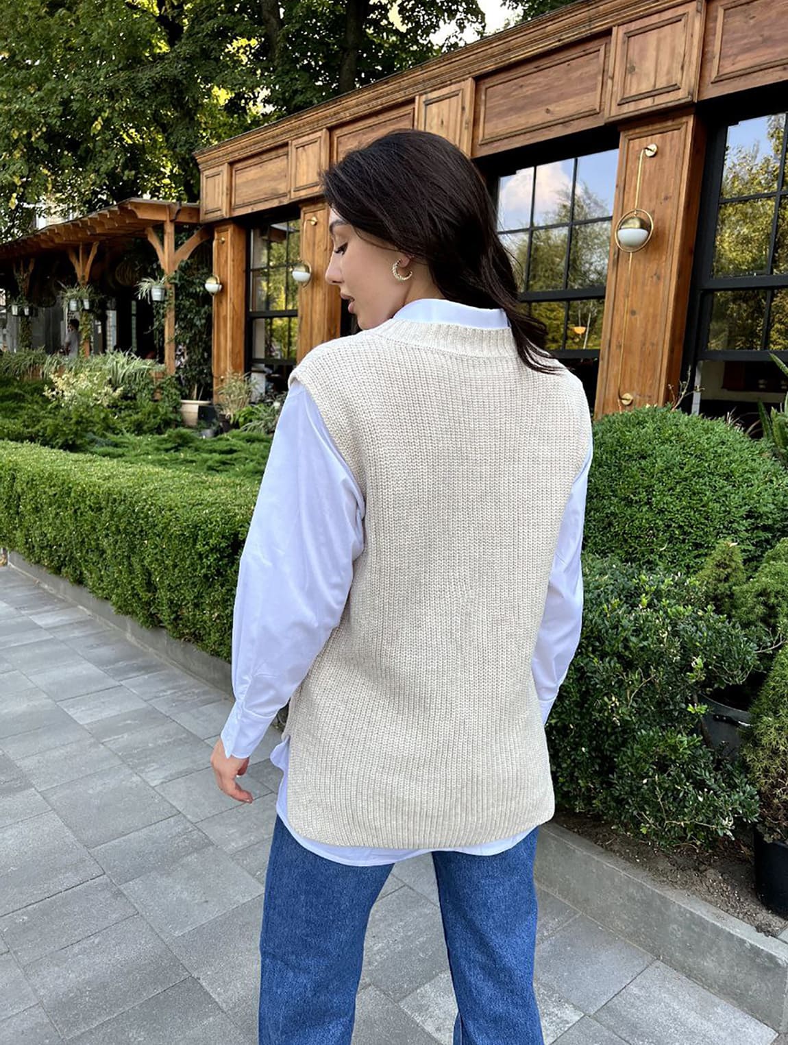 Бежева жилетка з розрізами —  998614. Maritel. Зображення 2 Бежева жилетка з розрізами —  998614. Maritel. Зображення 2