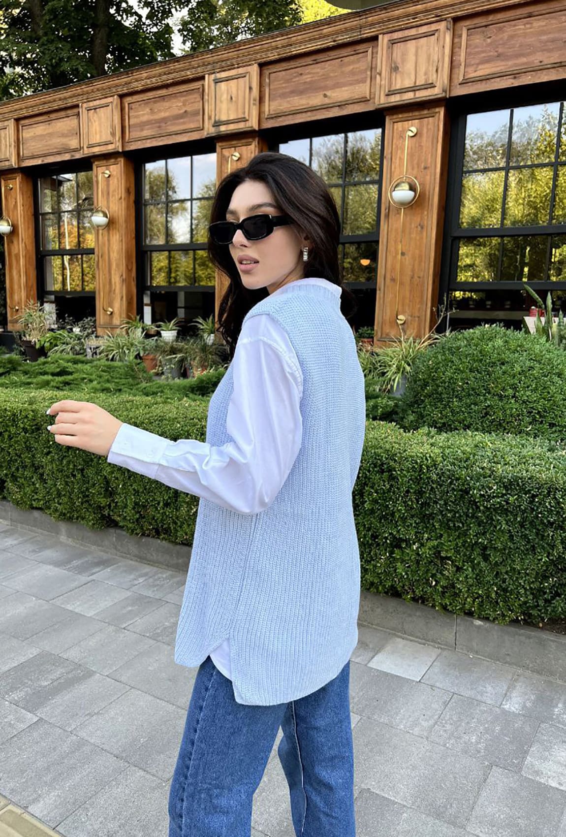 Блакитна жилетка з розрізами —  721056. Maritel. Зображення 2