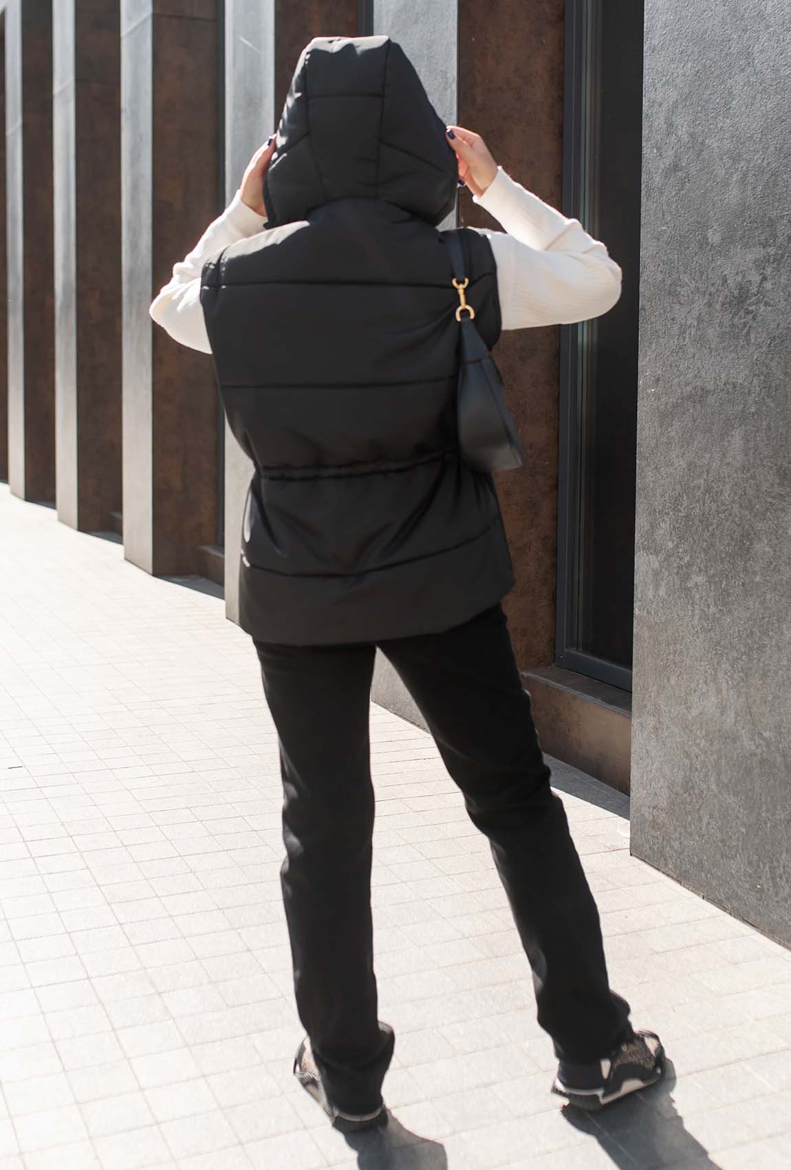 Черная жилетка —  442678. Maritel. Изображенние 2