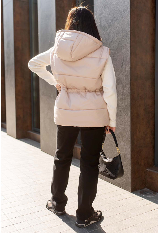 Бежевая жилетка — 894334. Maritel. Изображенние 1 Бежевая жилетка — 894334. Maritel. Изображенние 1