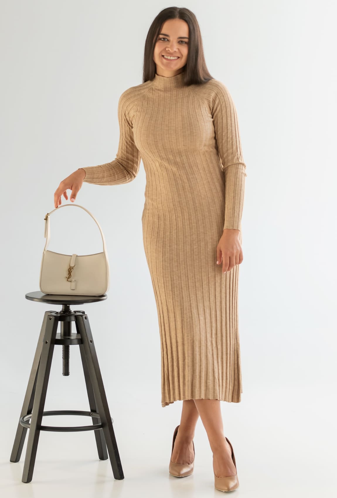 Бежеве в'язане плаття  —  576850. Maritel Бежеве в'язане плаття  —  576850. Maritel