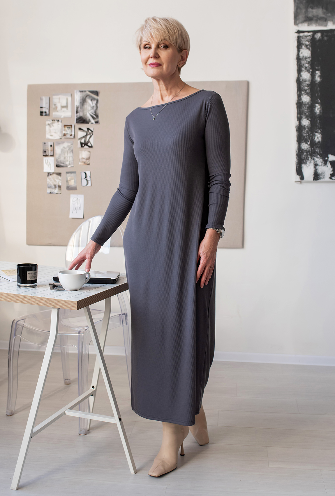 Серое платье в рубчик с длинным рукавом —  261690. Maritel