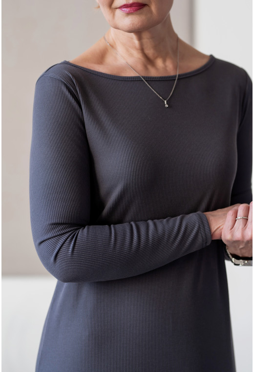 Серое платье в рубчик с длинным рукавом — 261690. Maritel. Изображенние 2 Серое платье в рубчик с длинным рукавом — 261690. Maritel. Изображенние 2