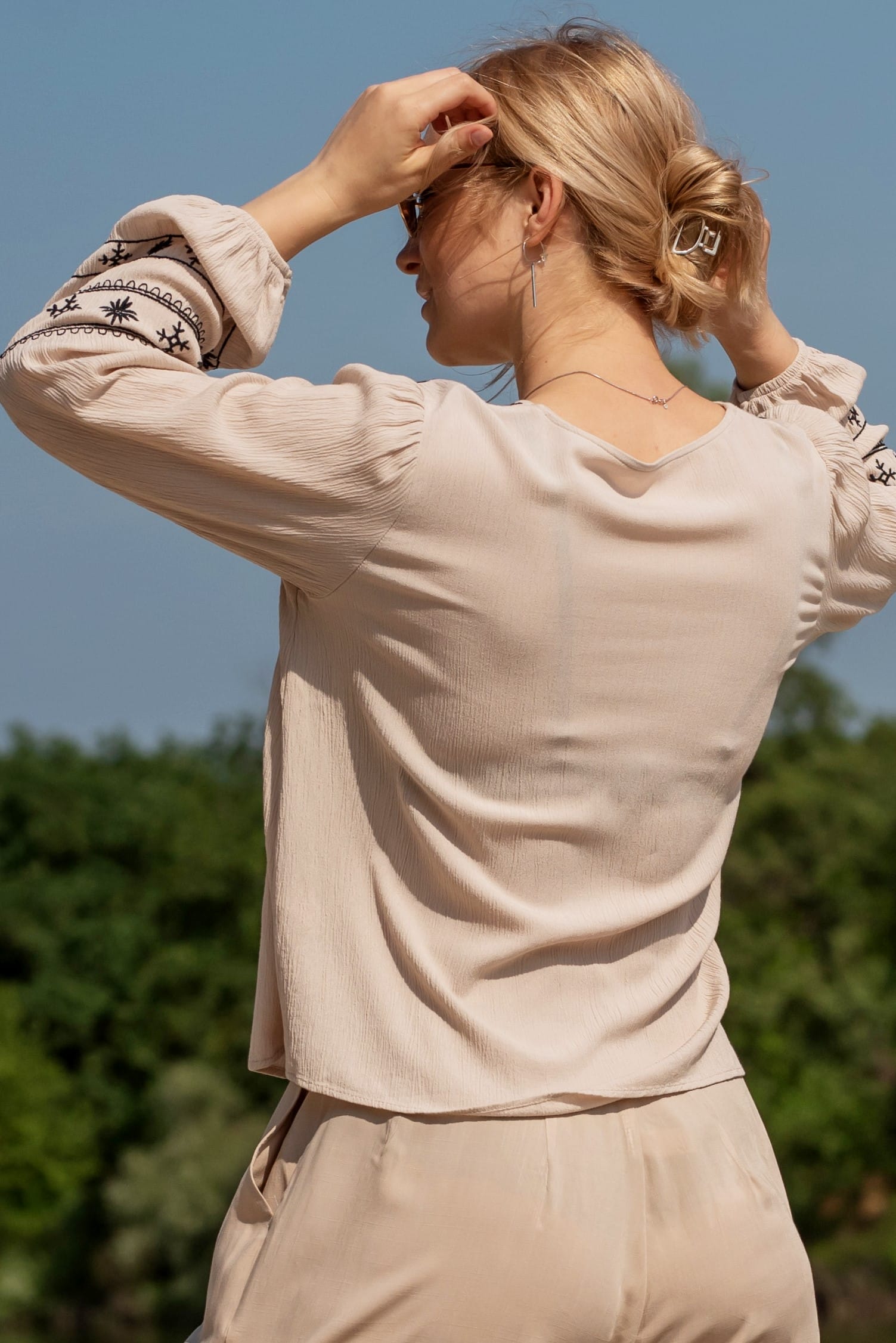 Бежевая вышиванка — 647391. Maritel. Изображенние 4 Бежевая вышиванка — 647391. Maritel. Изображенние 4